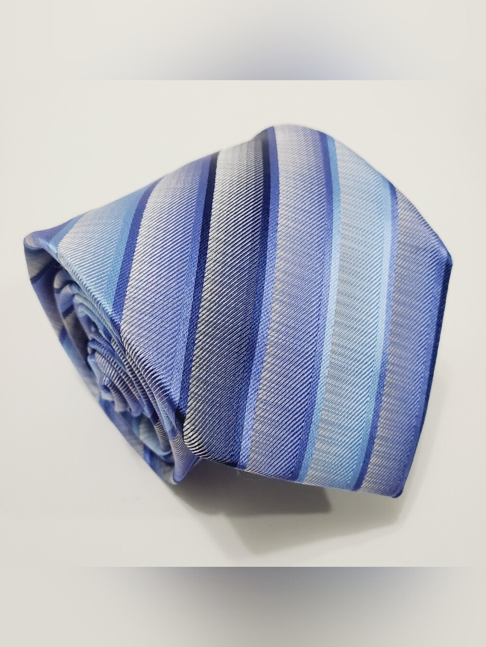 Croft & Barrow Men's Silk Neck Tie Blue Stripe Pattern Jacquard Fabric 58x3.5"